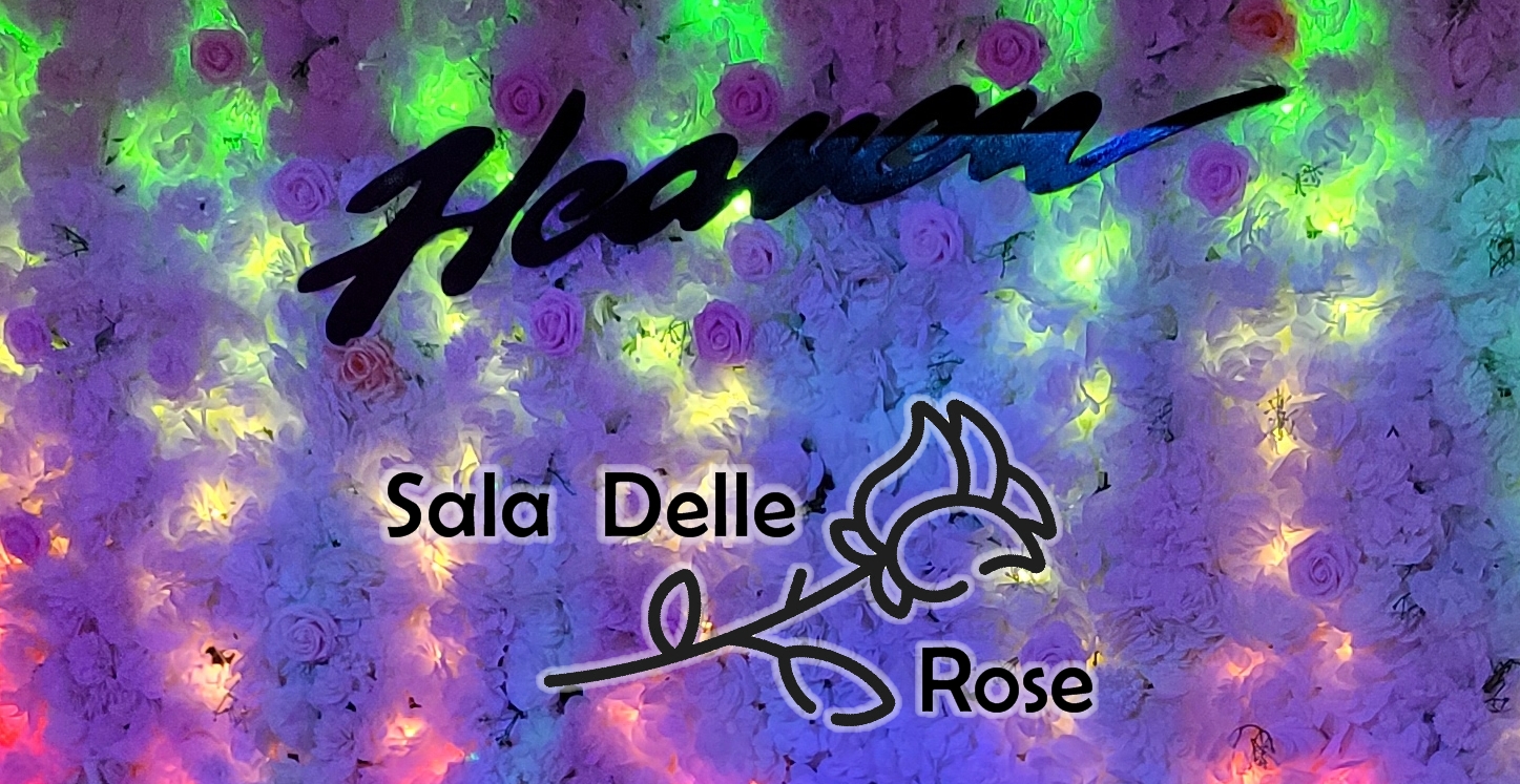 Allestimento tavoli eleganti Sala delle Rose per feste 18 anni Roma